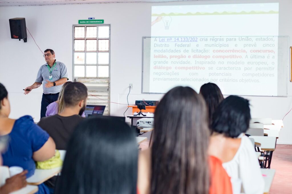 CURSO DE CAPACITAÇÃO E IMPLANTAÇÃO DA NOVA LE DE LICITAÇÕES Nº 14.133/2021 NO MUNICÍPIO DE AIMORÉS/MG